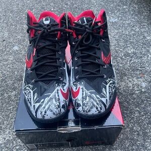 Nike LeBron 11 - Graffiti